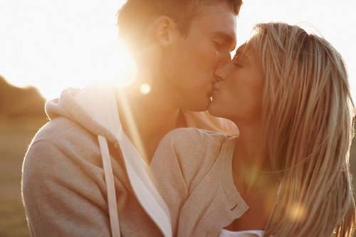 Liệu pháp giảm stress hiệu quả nhờ nụ hôn