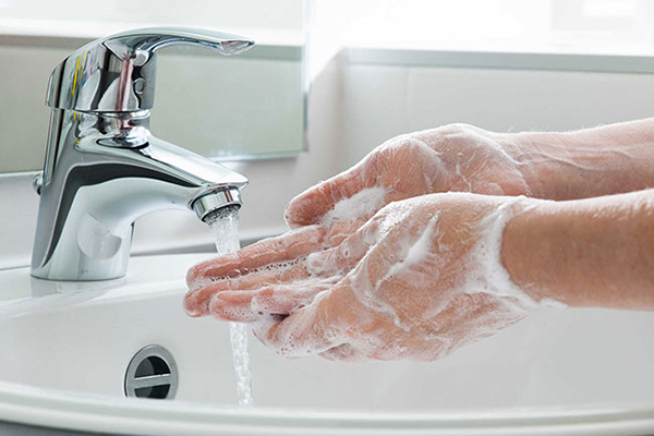 Rửa tay thường xuyên bằng xà phòng và nước có khả năng phòng ngừa bệnh ho gà